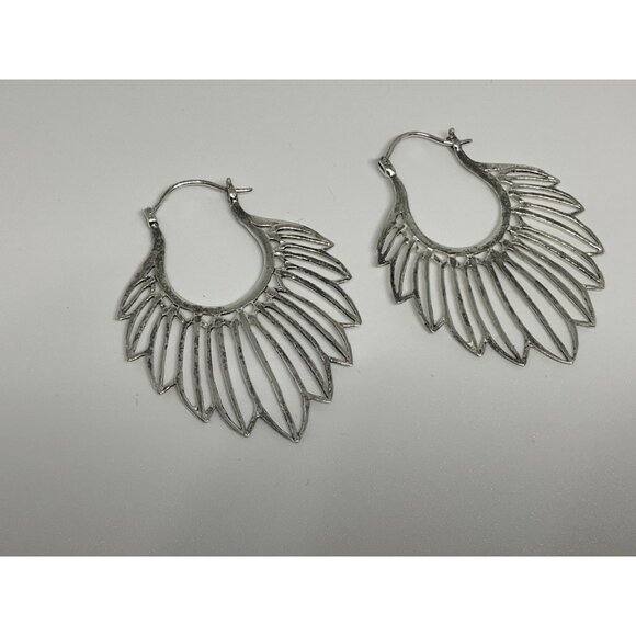 Silver Plated Traced Feather Hope Earrings Delicate Vintage Jewelry - Picture 4 of 7